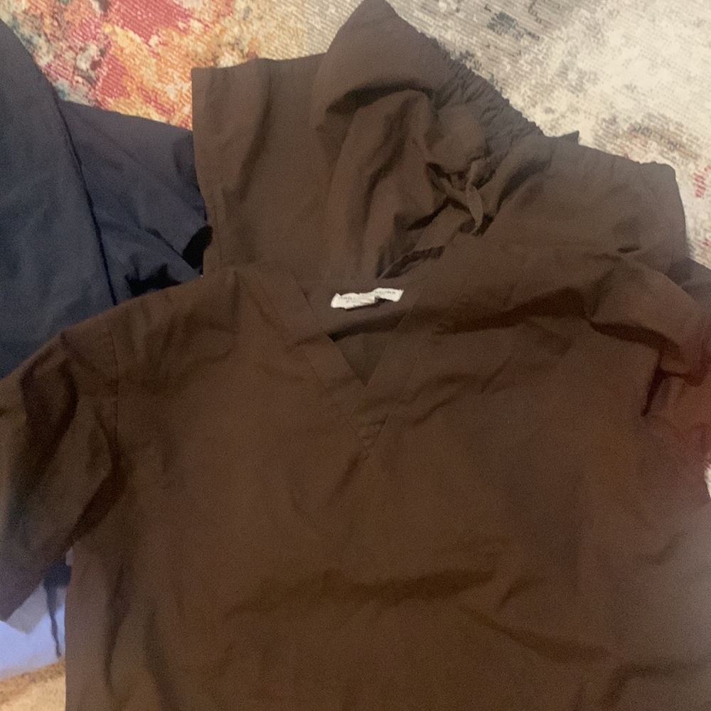 4 Scrub Sets Last Chance - image 8